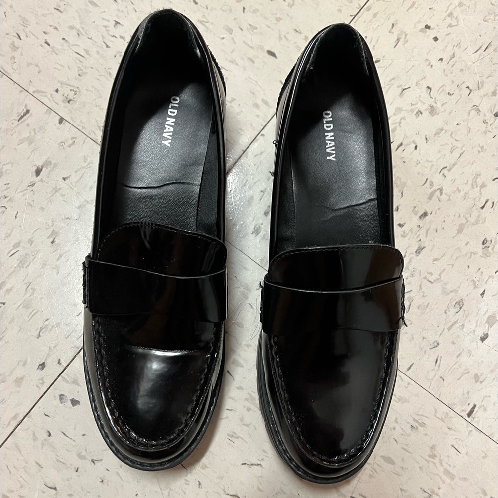Old Navy Faux-Leather Chunky Heel Loafers Black - Picture 4 of 5